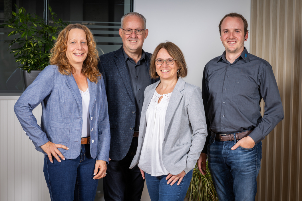 Die neu formierte Geschäftsleitung der xinfra gmbh (v.l. Marion Amrein, Marc Fischer, Franziska Fischer, Jan Furter)