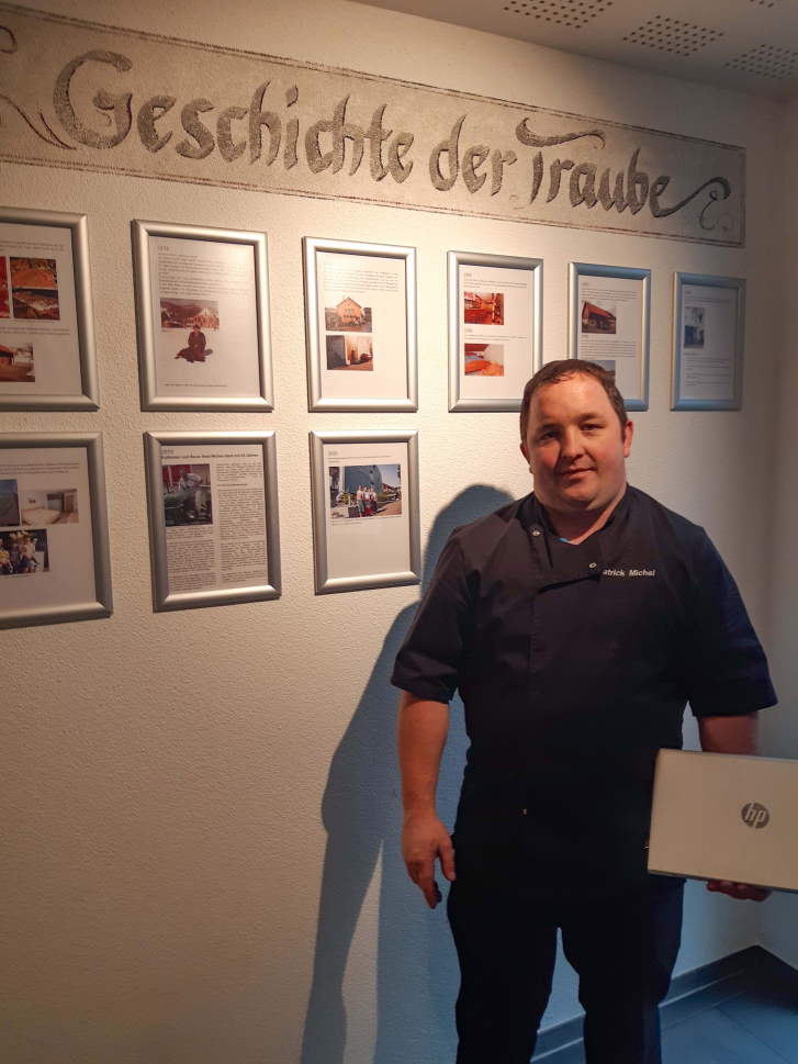 Gastgeber Patrick Michel führt die Traube, welche auf eine erfolgreiche Geschichte zurückblicken darf, als Familienbetrieb weiter