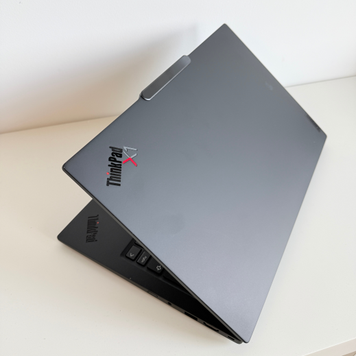 Das neue Lenovo X1 carbon mit nur 984 g.