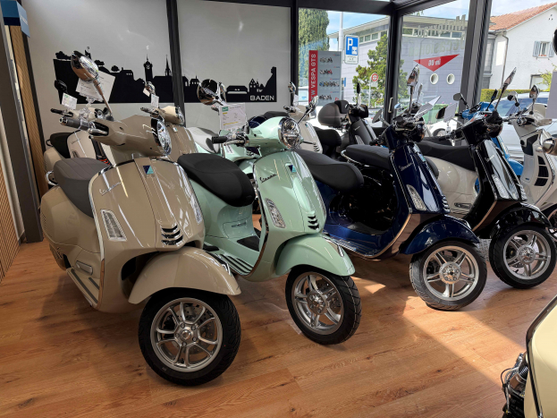 Vespas.JPG